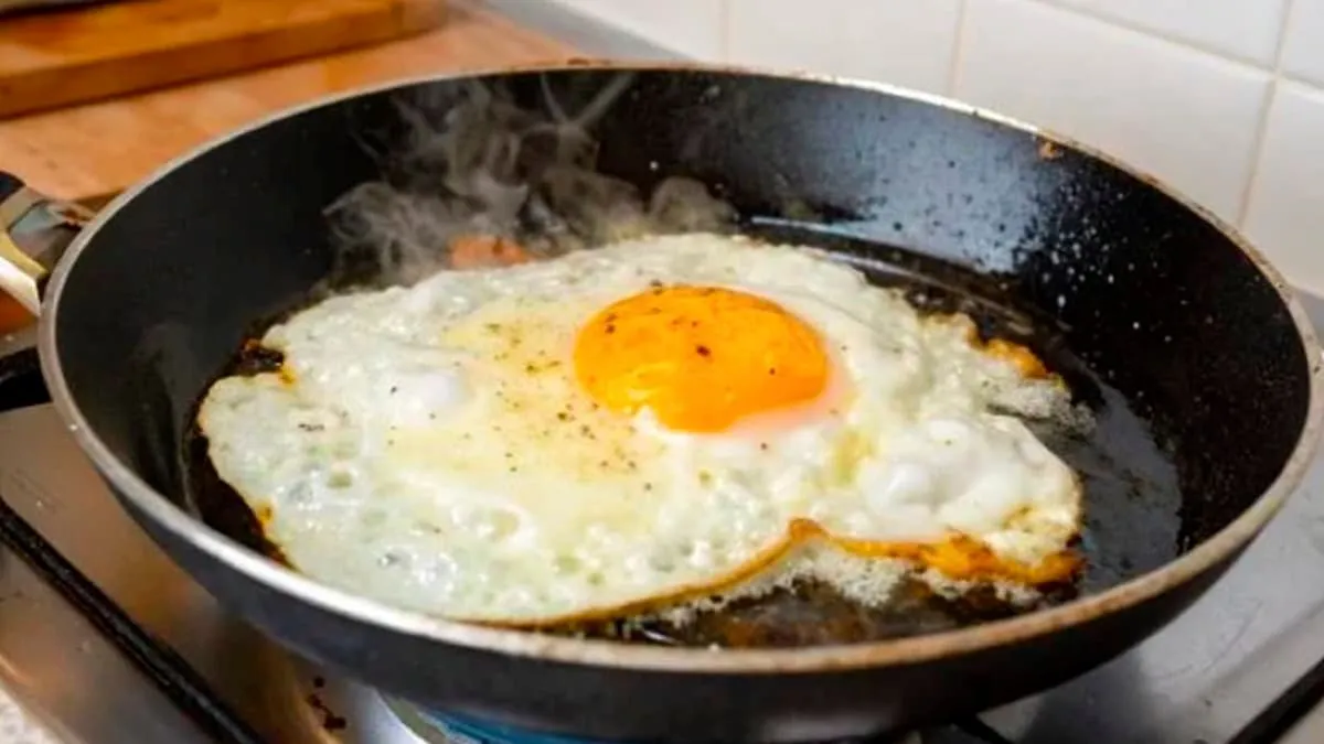 El secreto para el huevo frito perfecto: la harina como aliada