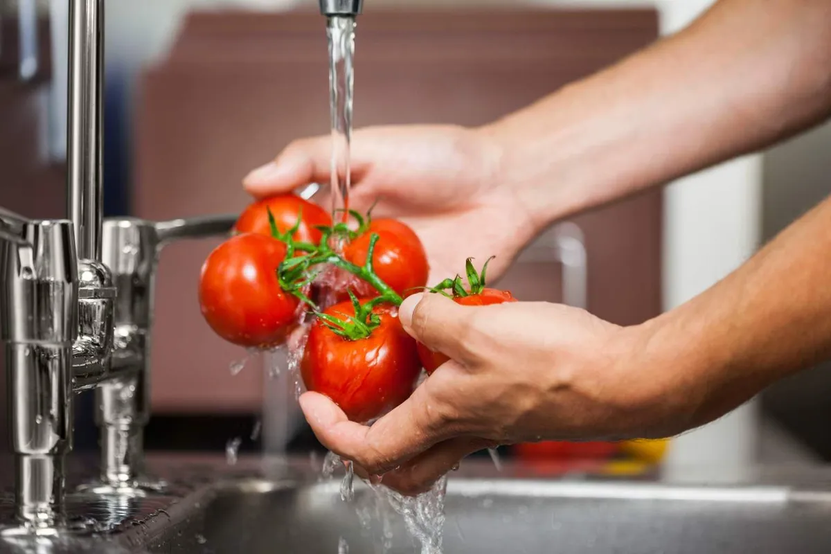 La importancia de lavar bien los tomates